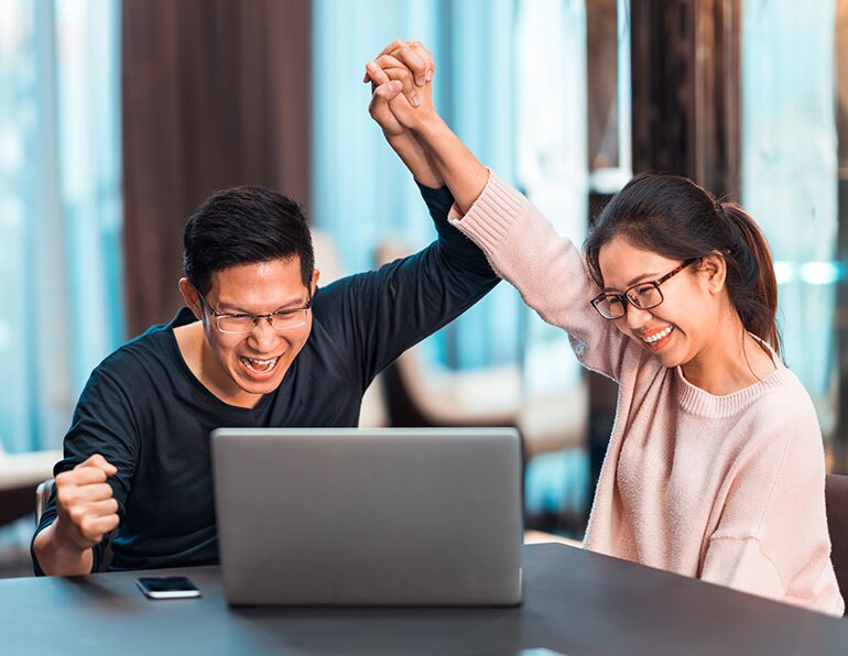 Online Auctions – Worry-Free Happy Couple Online Auctions - Worry-free Fundraising